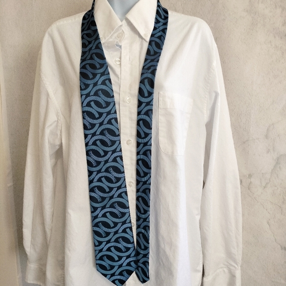 Alexander Logan Tiemart Mens Necktie Tie Blue and Black Link Swirl Formal - Picture 9 of 11